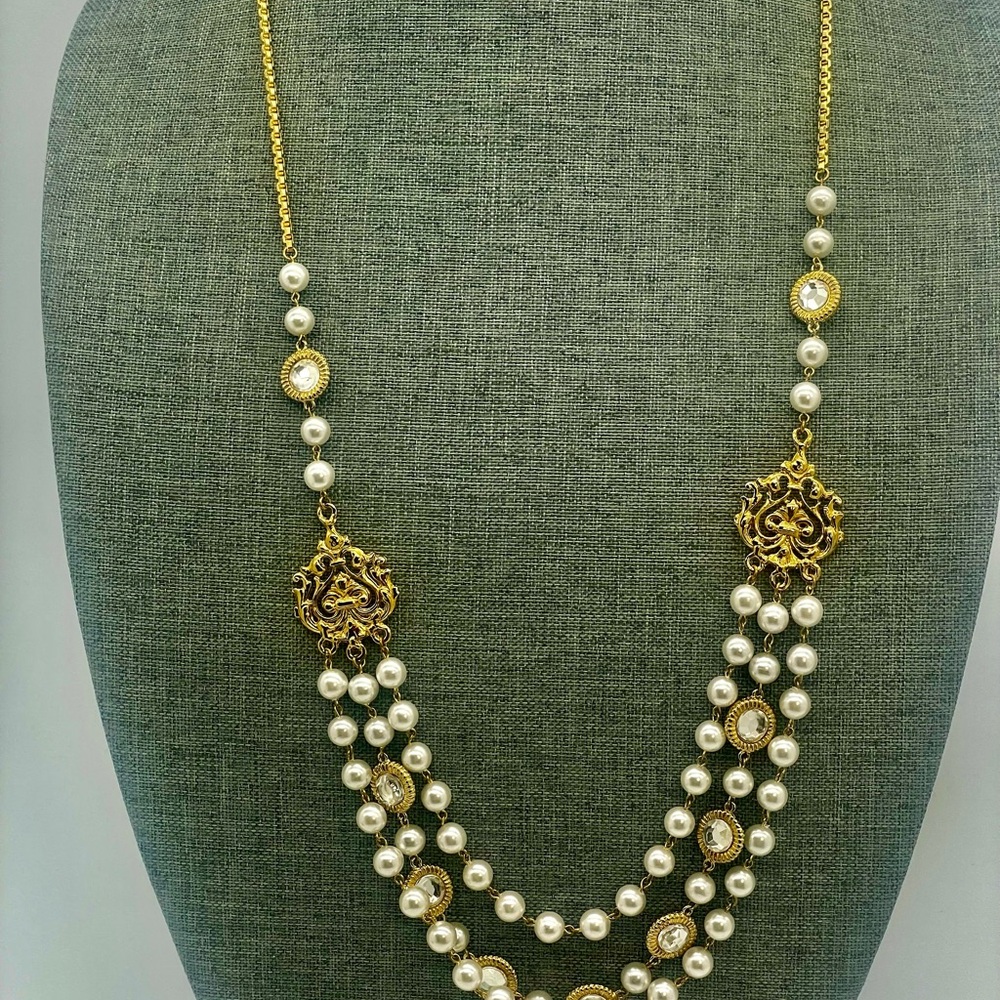 Elegant Gold and White Pearl Necklace